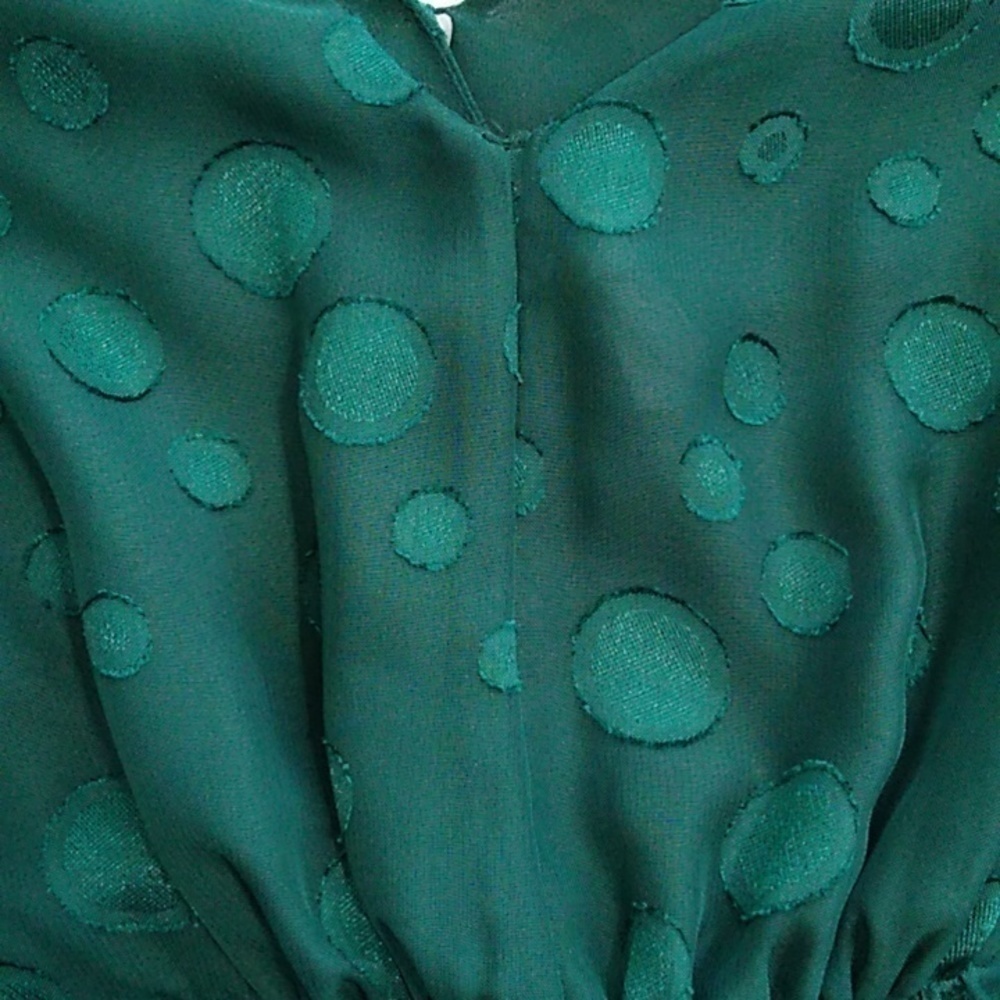 Highline Collective Double V Neck Green Blouse Size - Small - Picture 14 of 16